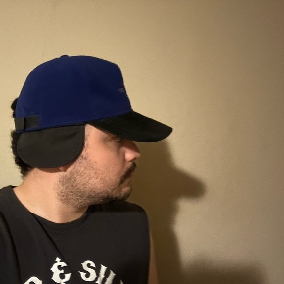 The Northface Swade winter hat adjustable ear flops - Picture 8 of 8